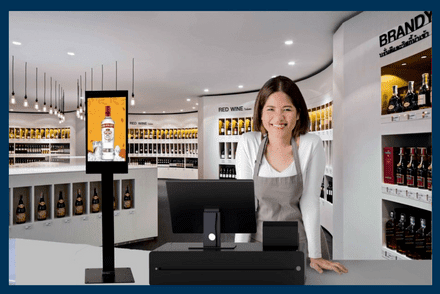 Lady at a POS system, check-out station, with a cash register in a Wine/Liquor Store